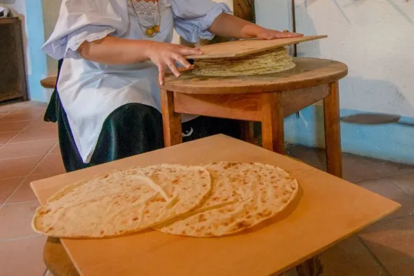 Pane carasau sardo fatto a mano